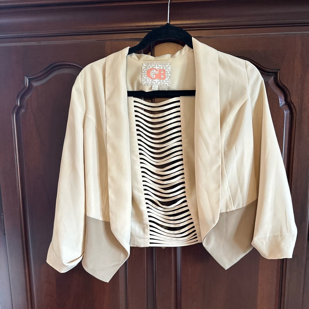 Creame blazer, strapped back